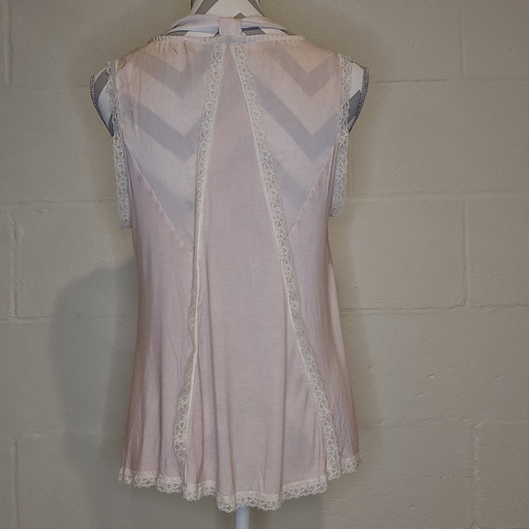 POL Relaxed Fit Top W/ Lace Trim on Arm & Hem Self-Tie Neckline Small Blush Pink - Picture 3 of 11
